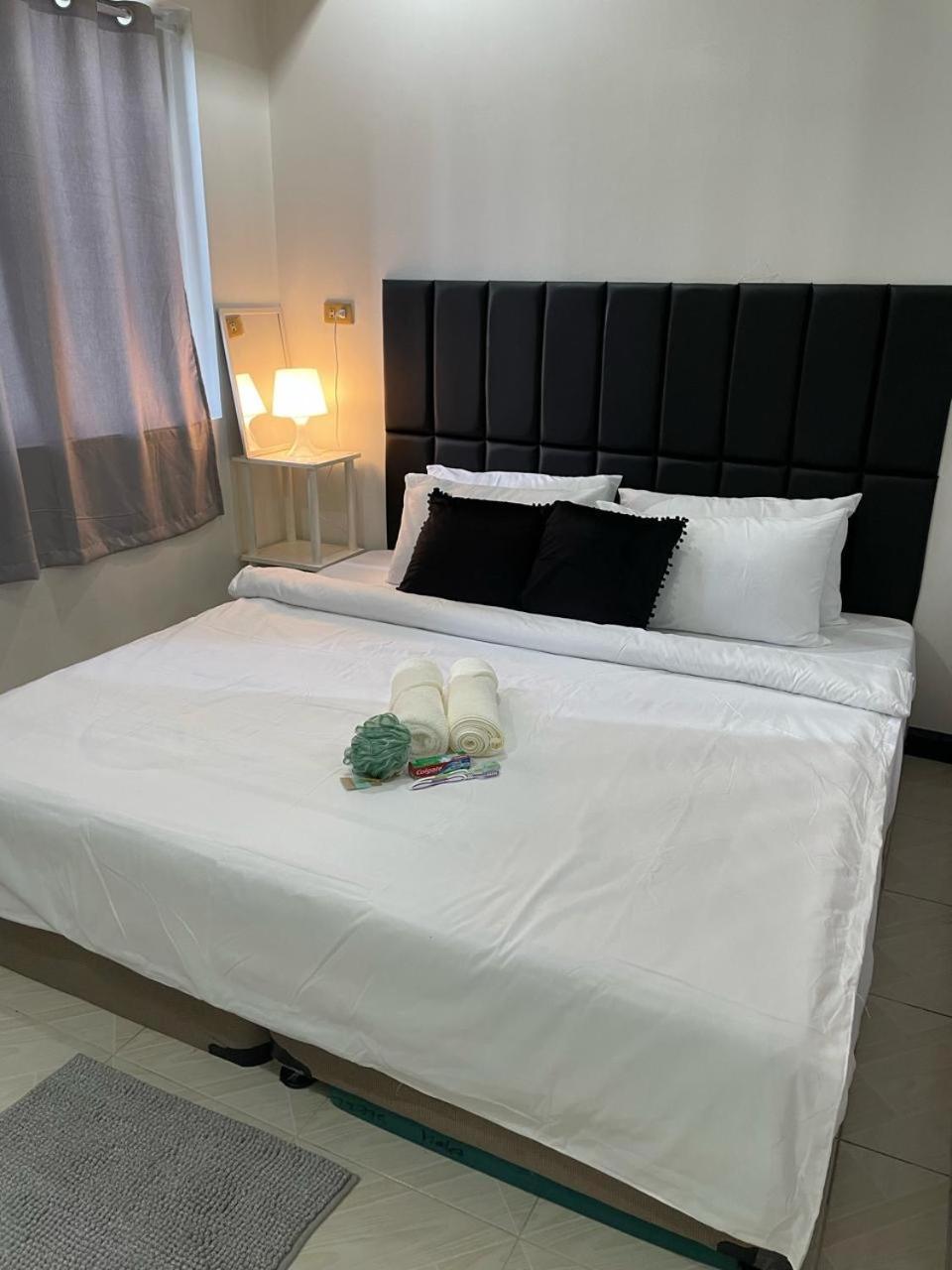 Cozy 2-Bedroom At South Of Market Soma Bgc Near Sm Aura, Market! Market! & Bonifacio High Street Taguig Ngoại thất bức ảnh